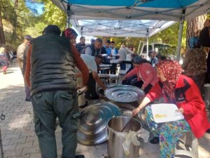 dereli mahallesinde geleneksel koy hayri etkinligi yogun katilimla gerceklesti q6gCkR2E.jpg