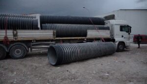 santiyede calisirken uzerine 750 kilo plastik borudustu YAnvRfQ5.jpg