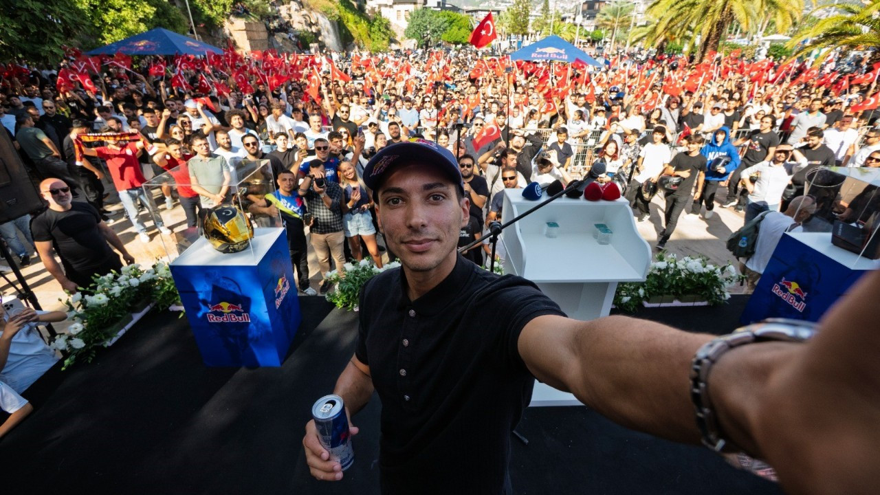 ucuncu kez dunya sampiyonu olmustu toprak razgatlioglu acikladi motogpde yarisan ilk turk olacagim 4sp6wR9Y.jpg